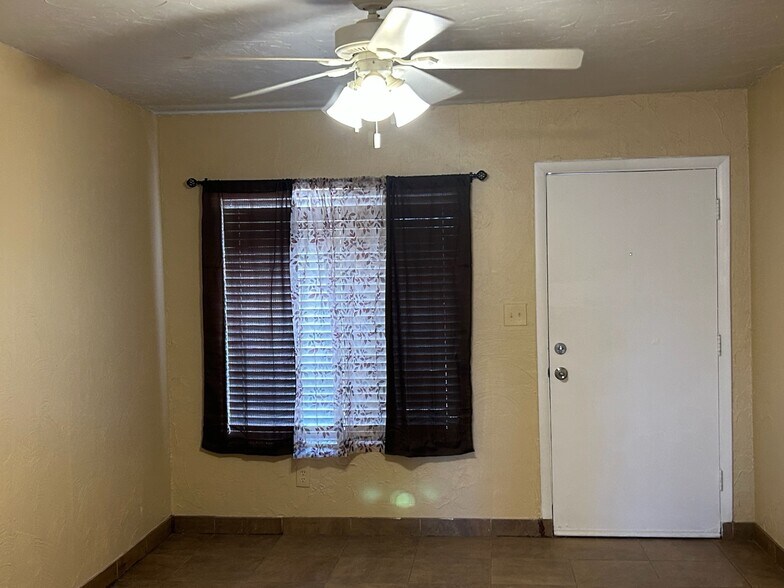 Building Photo - 13248 S Del Rio Rd