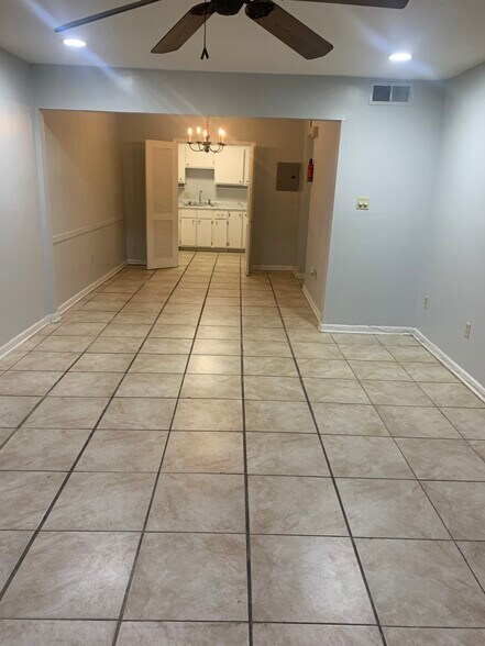 Building Photo - 5155 Wayneland Dr unit B1