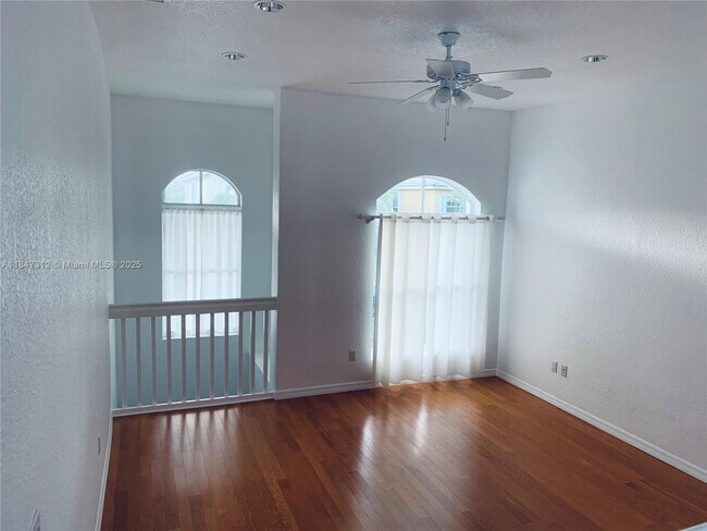 Building Photo - 4951 SW 38th Way