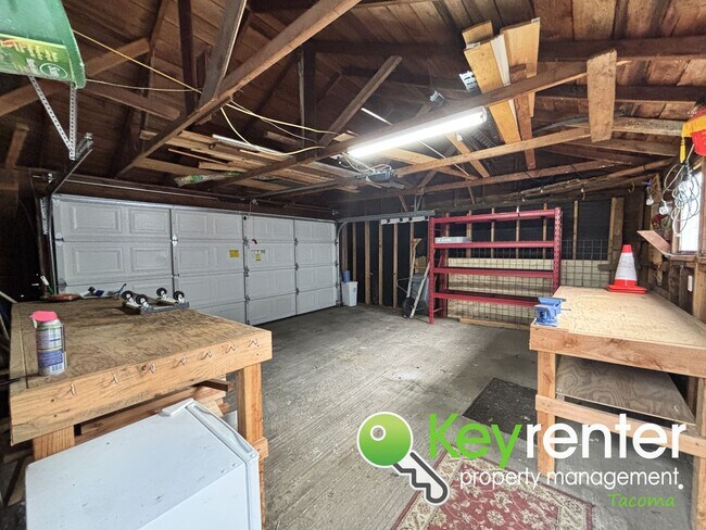 Building Photo - Unique 3-Bedroom Tacoma Home with Fenced Y...