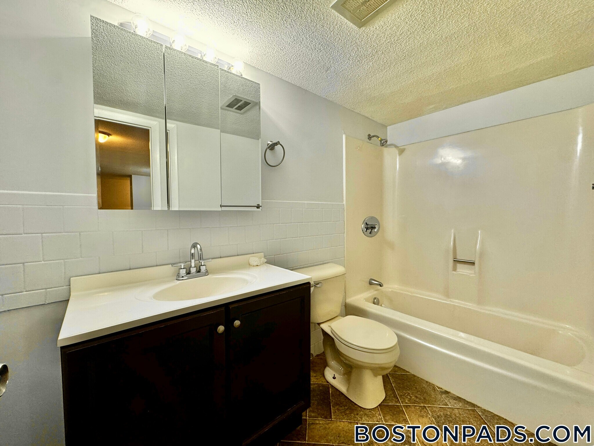 Building Photo - 675 N Main St