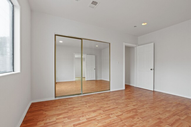 Building Photo - 9858 Park St