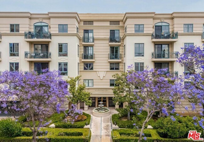 Building Photo - 430 N Oakhurst Dr