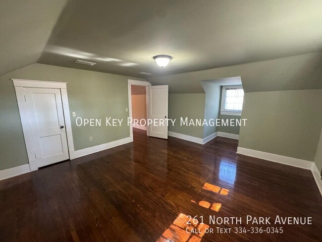 Building Photo - 261 N Park Ave