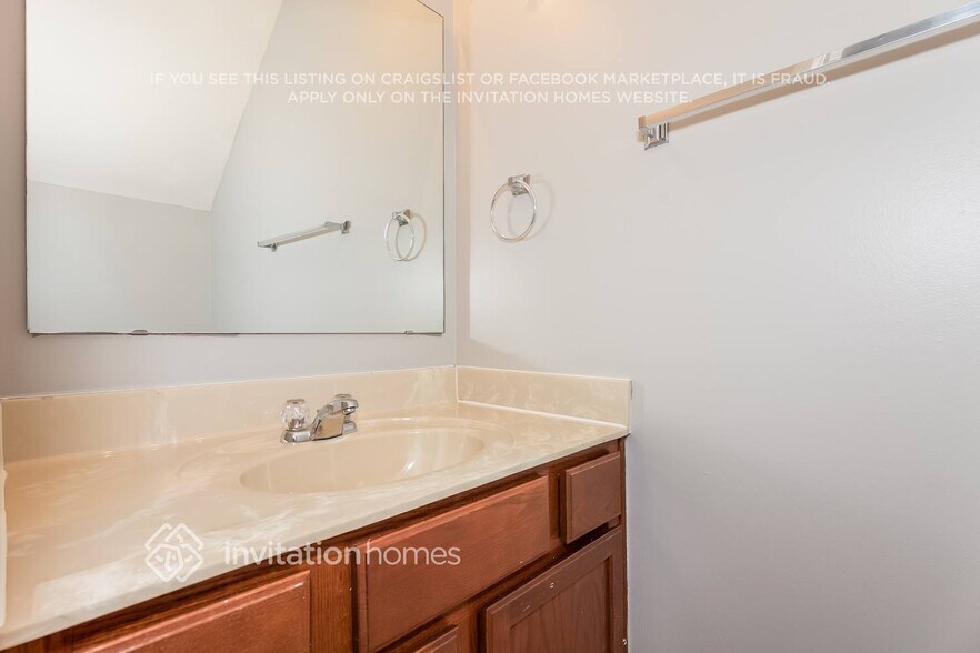 Building Photo - 7004 Dacian Ln
