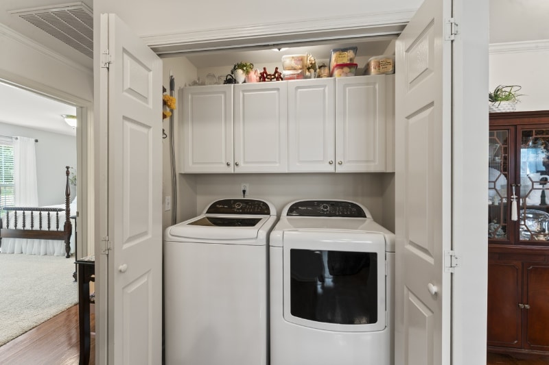 Building Photo - 2808 Stonehedge Dr