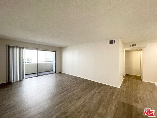 Building Photo - 6228 Fulton Ave