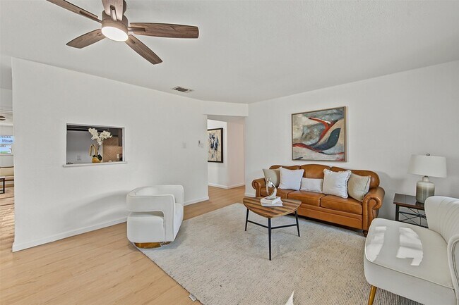 Building Photo - 224 Mountain View Dr