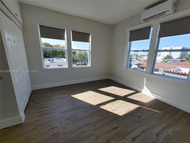 Building Photo - 1629 SW 6th St