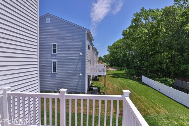 Building Photo - 18 Crimson Dr