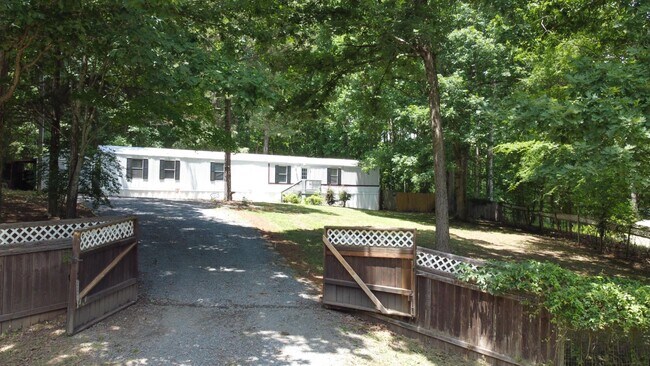 Building Photo - 4120 Glenola Dr