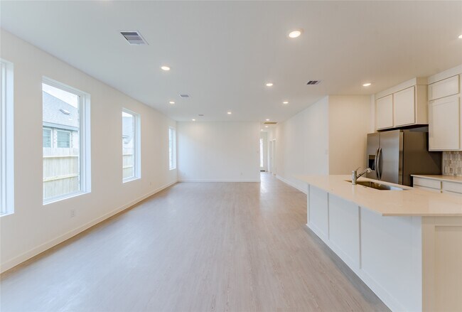 Building Photo - 6671 Iron Clover Dr