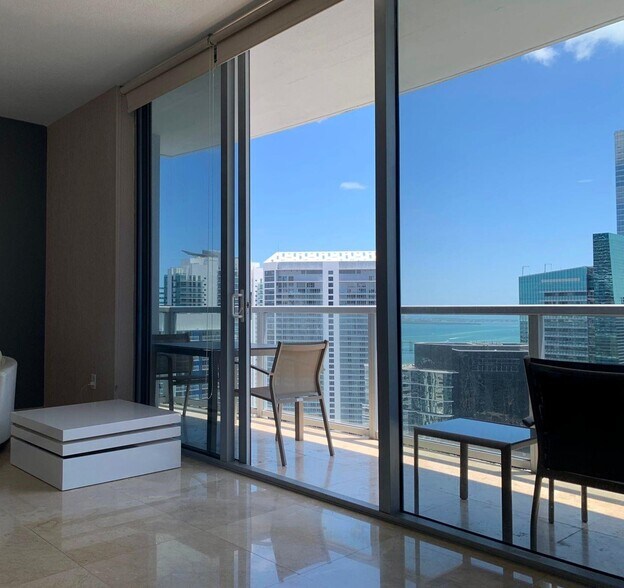 Building Photo - 1060 Brickell Ave