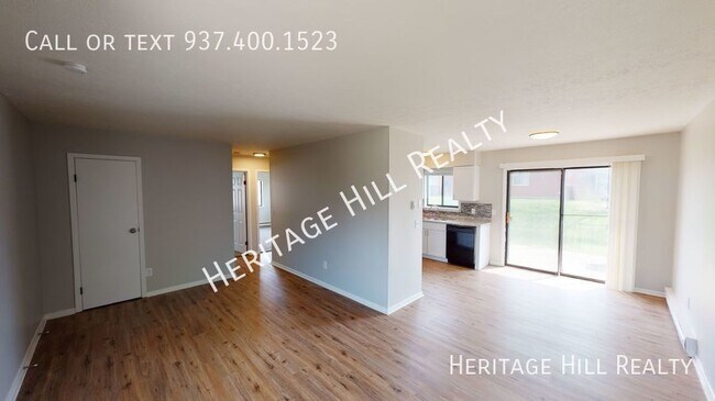 Building Photo - Renovated 2 Bedroom, 1 Bath Ranch Apartmen...