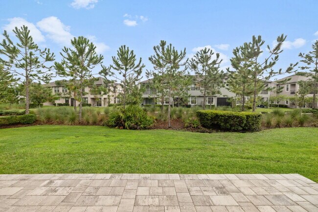 Building Photo - Estancia 3-Bed Retreat in Wesley Chapel wi...