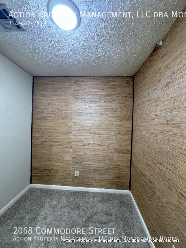 Building Photo - 2068 Commodore St