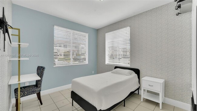 Building Photo - 2342 SE 10th St