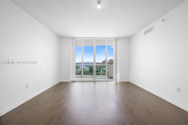 Building Photo - 7910 Harbor Island Dr