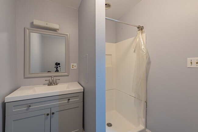 Building Photo - 104 N Graham