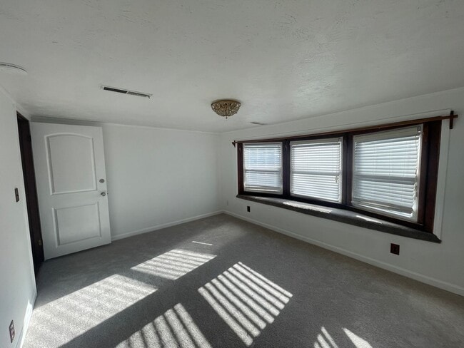 Building Photo - Easy location in Erwin