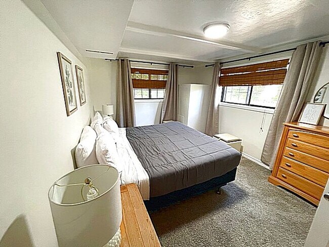 Building Photo - Mountain Retreat Home in Summit Park