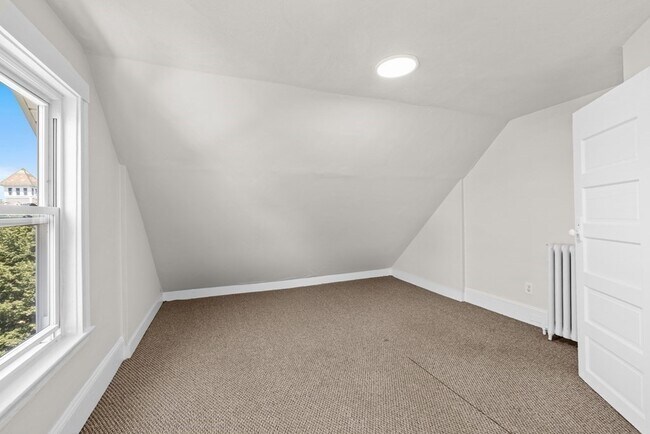 Building Photo - 85 Linden Ave