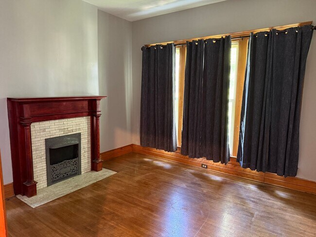 Building Photo - 1415 St James Ct