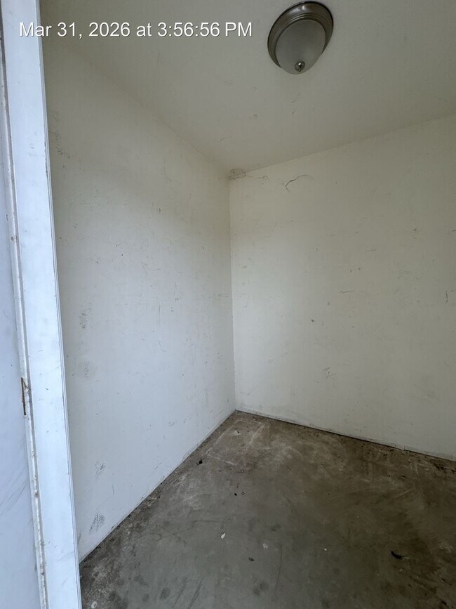 Building Photo - 4048