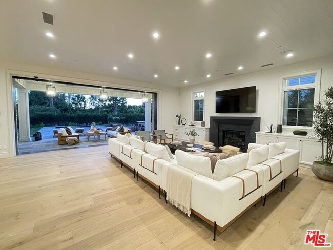 Building Photo - 12730 Hanover St