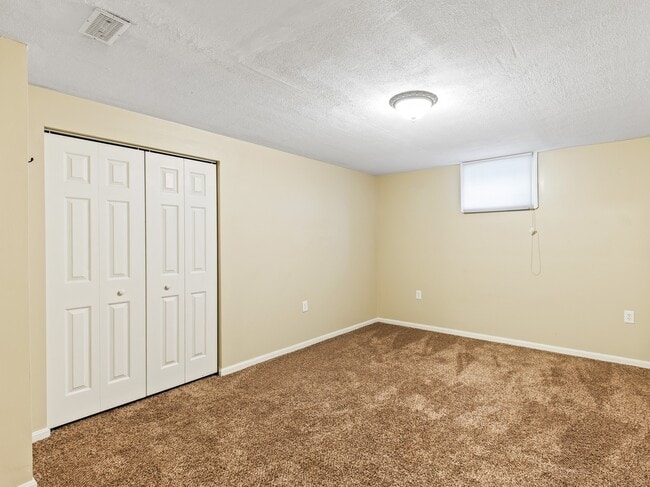 Building Photo - 18 Lochness Ln
