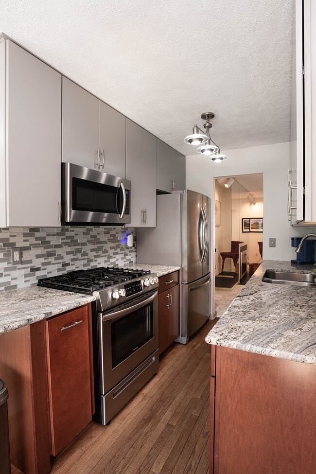 Building Photo - 804 Fairways Dr