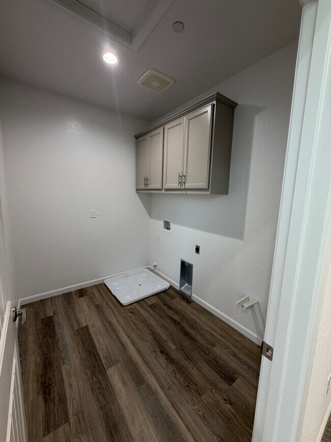 Building Photo - Spacious Brand New 4-Bedroom, 3-Bathroom Home with Solar & Low-Maintenance Yard