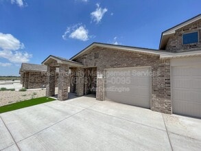 Building Photo - 2147 Kokomo Ave