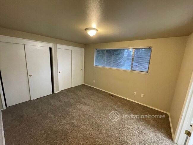 Building Photo - 855 Maplewood Ave