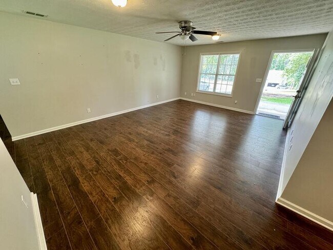 Building Photo - 2051 Snapping Shoals Rd