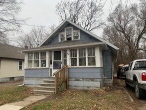 Building Photo - 49 Lourim Ct