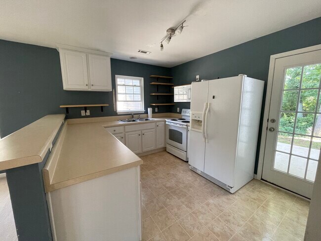 Building Photo - 144 Grand Oak Cir