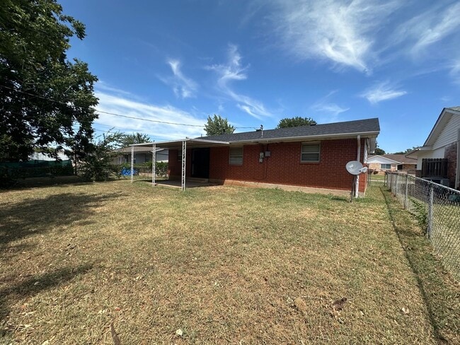 Building Photo - 1101 Hampton Rd