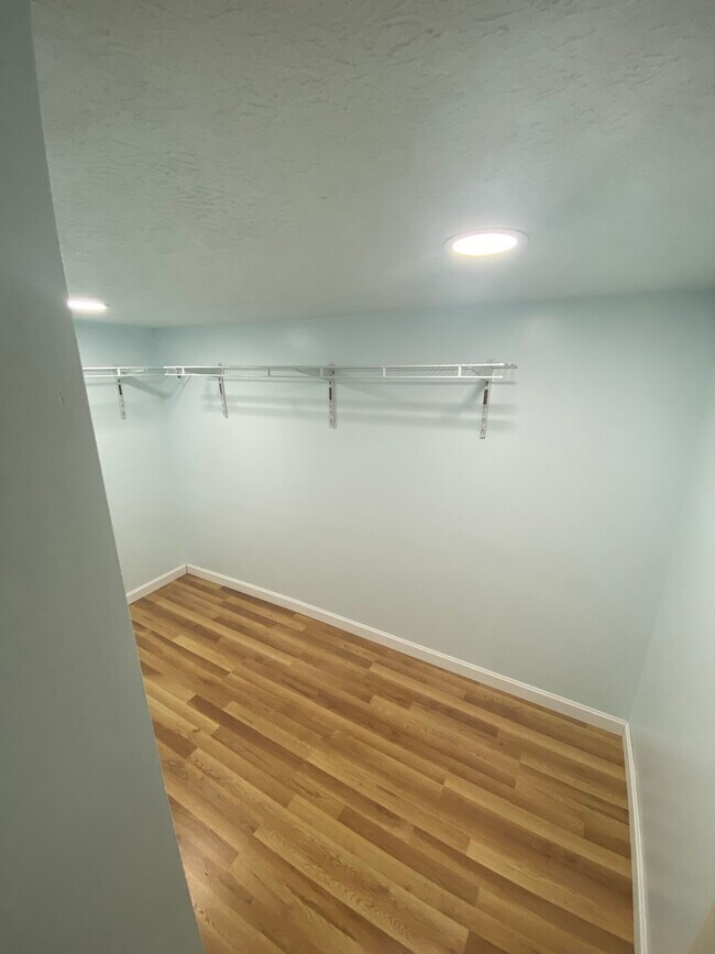 Building Photo - 4012 Henderson Ave