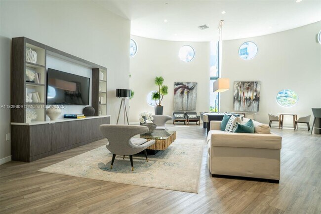 Building Photo - 6000 Collins Ave