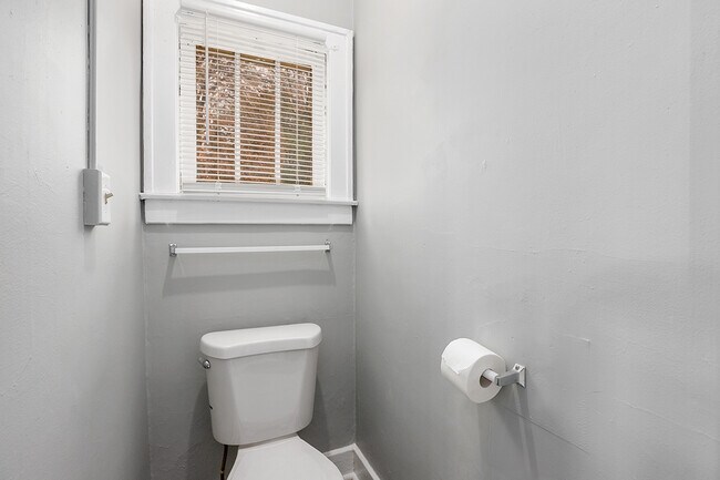 Building Photo - 861 Douglas St NW