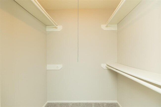 Building Photo - 2555 Halstead Dr