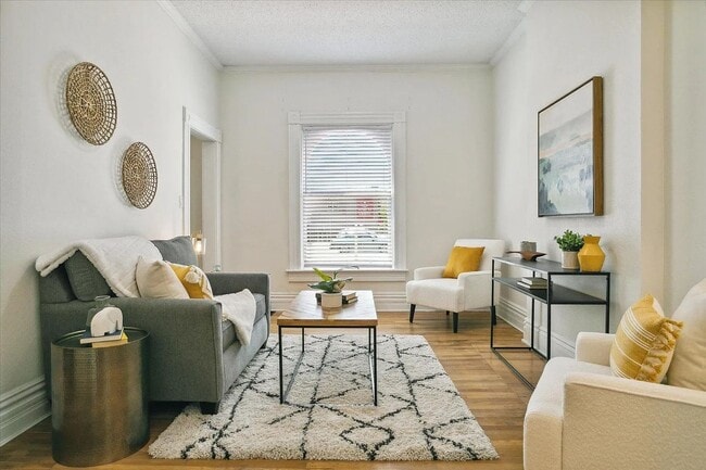 Building Photo - 3BD, 2BA House for Lease in Highlands Square