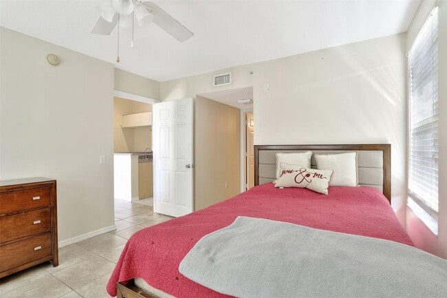 Building Photo - 723 Villa Cir