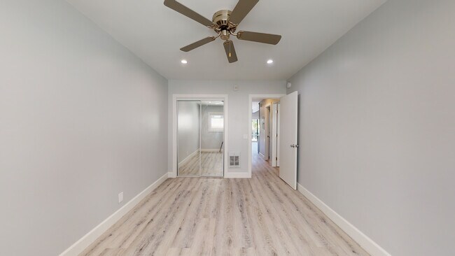 Building Photo - 730 S Serrano Ave