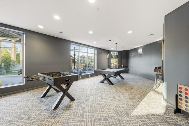 Building Photo - 425 3rd St