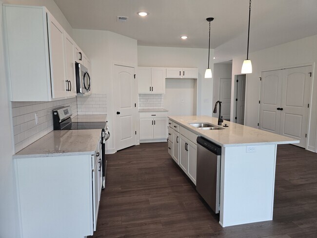 Building Photo - 12427 S Aspen Ln