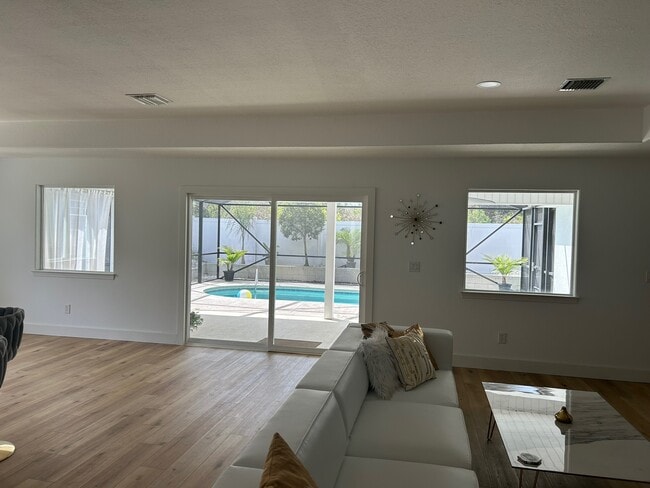 Building Photo - 207 Biltmore Pl