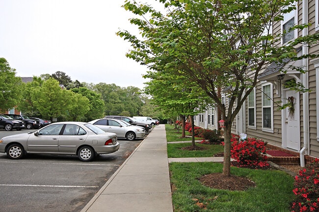 Building Photo - Cat-Friendly Rio Square Townhome