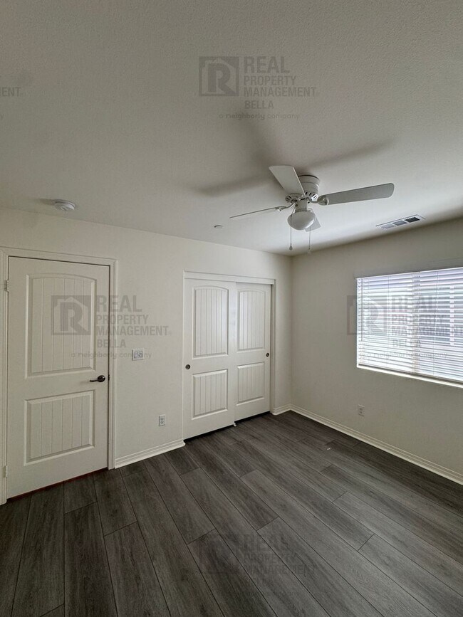 Building Photo - Cul-De-Sac Home in Heritage Lake Featuring Downstairs Bedroom & Bath + Loft